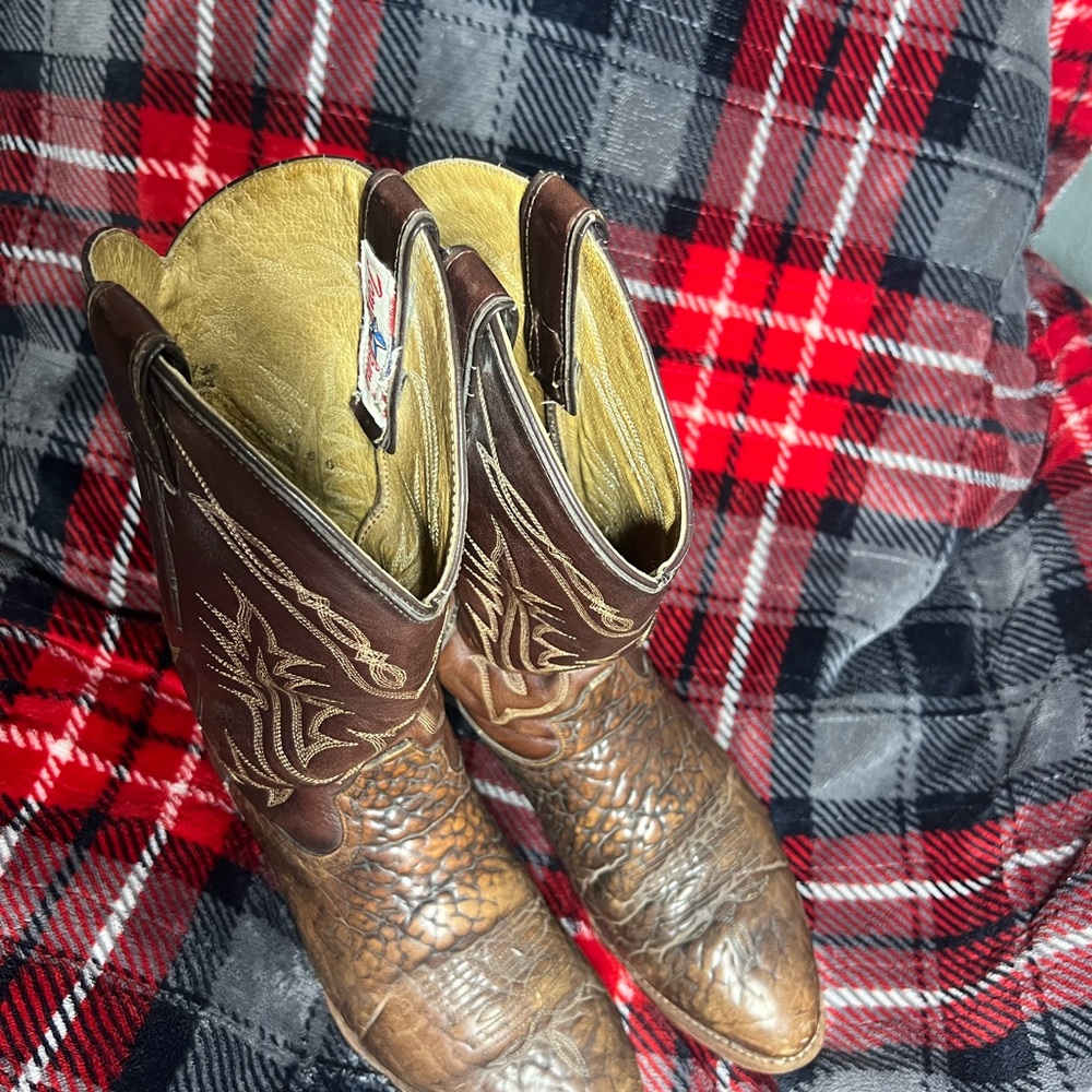 Men’s size 10 Tony Lama Leather Cowboy boots